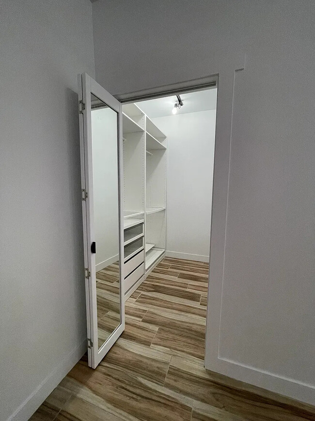 Building Photo - 17161 Alva Rd Unit 14#