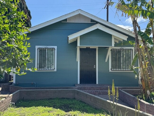 534-1-2-E-19th-St - 534-1-2-E-19th-St House