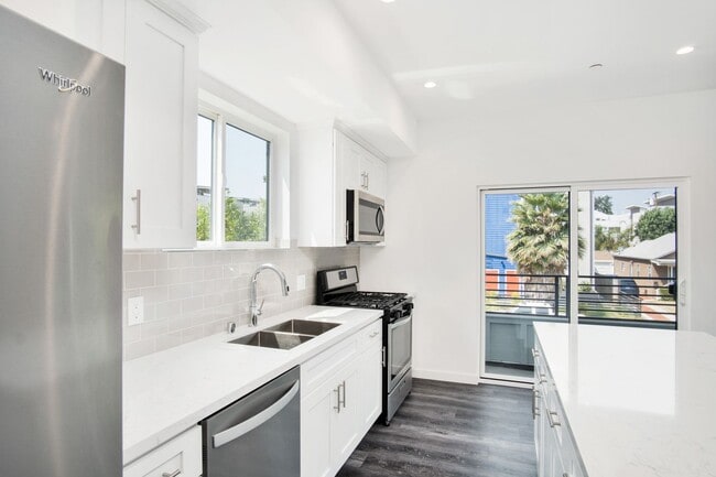 Photo - Brand New 3Bed/3.5 Bath Townhouse Available Now! Unit Hesby St 10924 1/2