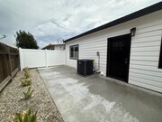 Photo - 323 S Kroeger St