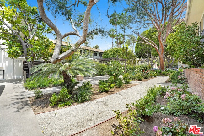 Photo - 1219 N Crescent Heights Blvd Unit B