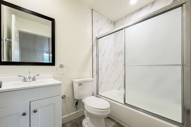 Photo - Brand New Luxury 4 & 5 Bed Units Unit #2118