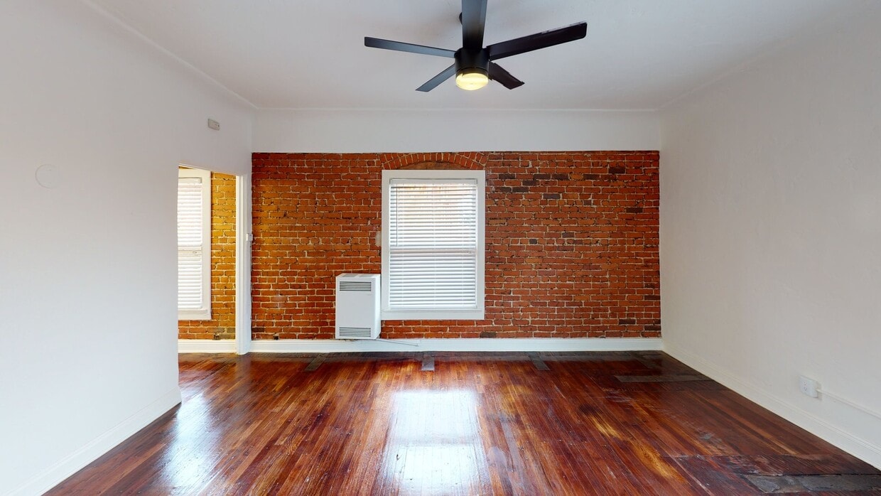 3D Tour - St. Andrews Manor Apartments...Charming Apartments...1920's Classic Brick..Newly Remodeled Building!