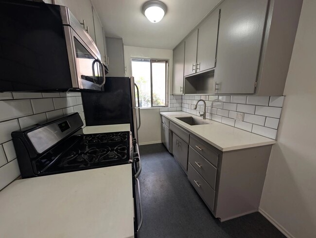 Photo - 1623 N Formosa Ave Unit 12