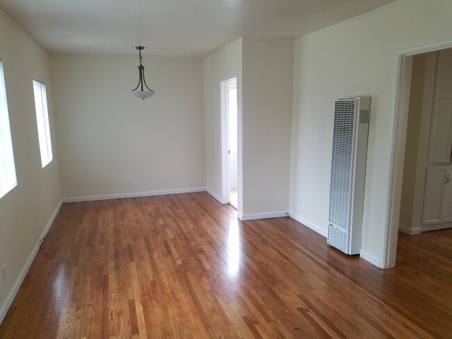 Building Photo - 1520 Marine Ave Unit 1