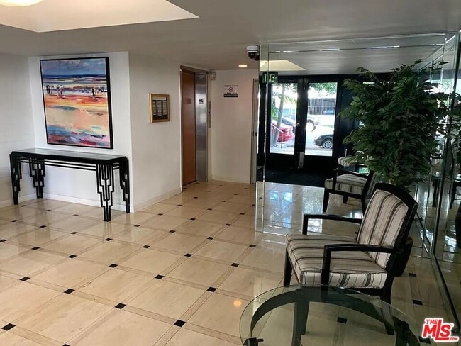 Photo - 1262 S Barrington Ave Unit 203