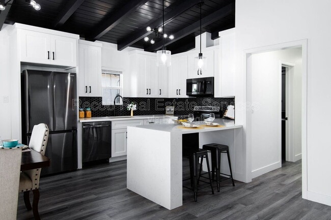 Photo - 8331 Neva Ave