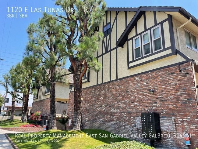 Building Photo - 1120 E Las Tunas Dr