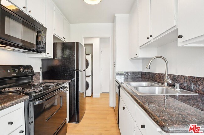 Photo - 1352 S Carmelina Ave Unit 308