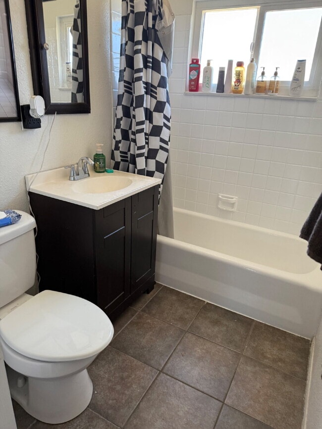 Photo - Don't miss out on this beautiful and spacious home! Large back yard with detached workshop!