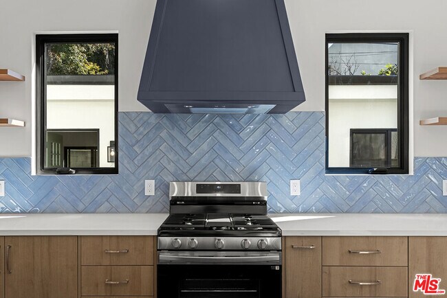 Photo - 822 N Orange Grove Ave