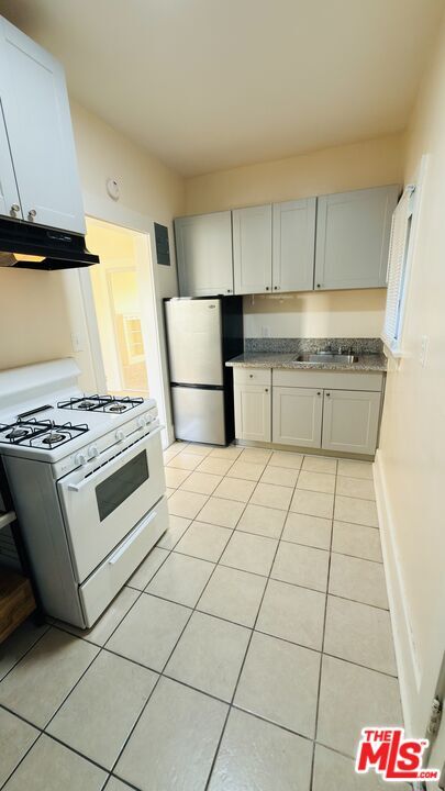 Building Photo - 1510 E Broadway Unit 6