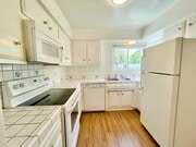 Photo - Bright single level 2 bed 1 bath Duplex House