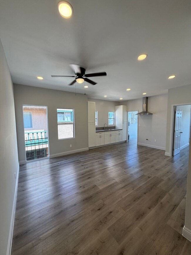 Photo - 1044 W 42nd Pl Unit 1044 1/2