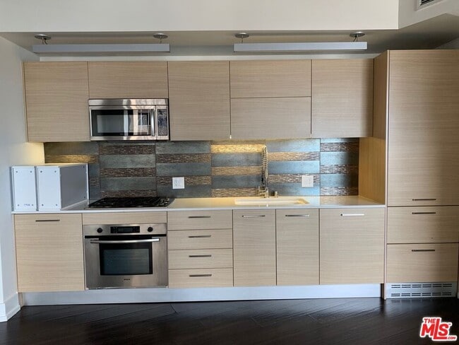 Photo - 727 W 7th St Unit 1214