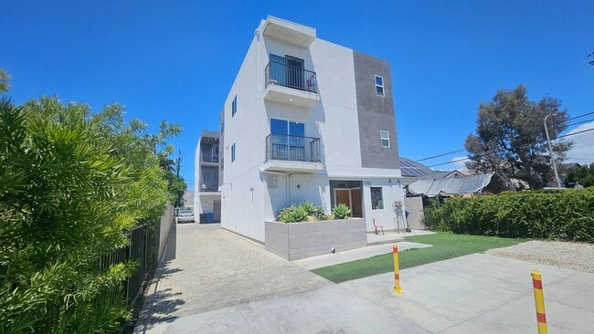 Photo - 339 N Harvard Blvd