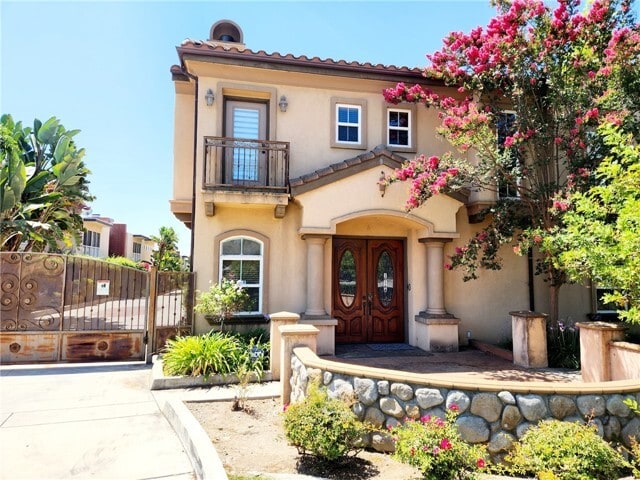Building Photo - 1016 W Huntington Dr