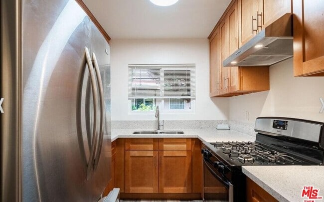 Photo - 13343 Victory Blvd Unit 2