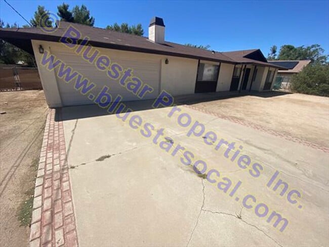 Building Photo - Just Listed in Hesperia!!!