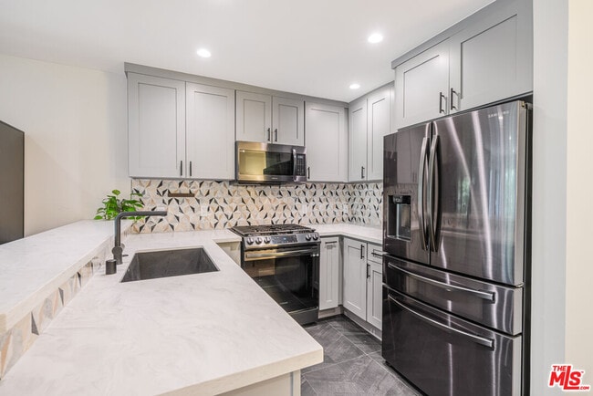 Photo - 950 N Kings Rd Unit 216