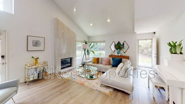 Photo - 1120 Acebo Corte House