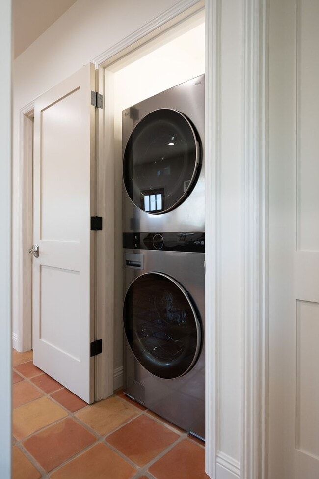 Photo - Contemporary New home in Monrovia