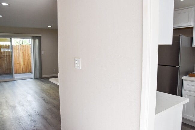 Photo - Olive (815) North Unit Olive (815) #B