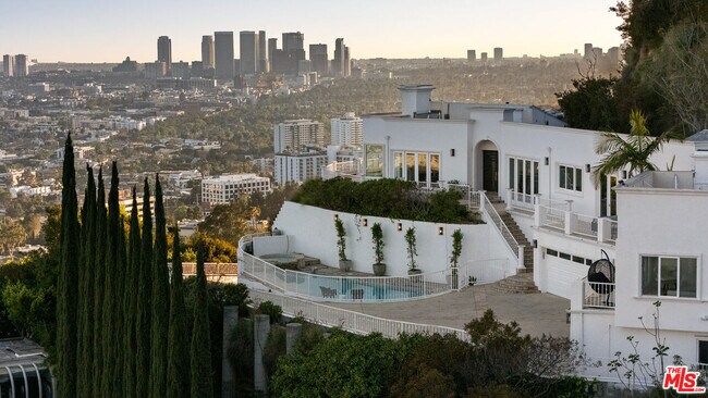 Photo - 8527 Hedges Way