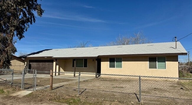 Photo - Gorgeous Remodeled 3+2 On Half Acre- $2500
