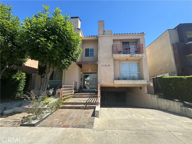 Building Photo - 13508 Moorpark St Unit 2