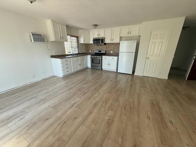 1 bedroom in NORTH HOLLYWOOD CA 91605 - 1 bedroom in NORTH HOLLYWOOD CA 91605 Condo Unit 102