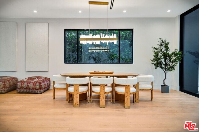 Photo - 15602 Morrison St