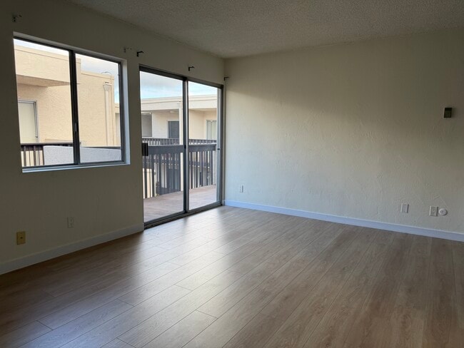 Photo - 15001 Condon Ave