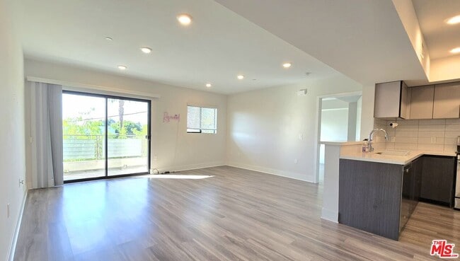 Photo - 5030 Rosewood Ave Unit 501