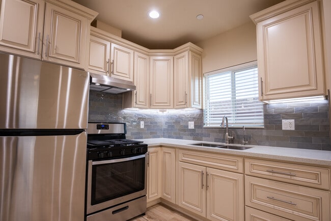 Photo - 1637 N Allen Ave