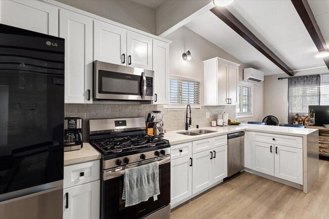 Photo - 16152 Vía Corto E