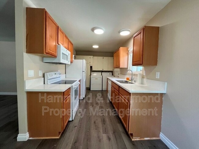 Photo - 1693 Sequoia Ave