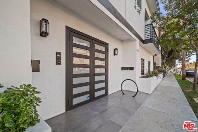 Photo - 13846 Moorpark St Unit 201