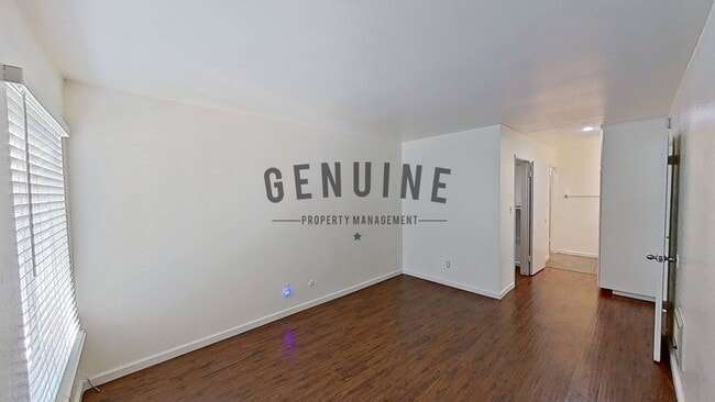 Photo - Upstairs 1 Bedroom in Desirable Macarthur Village ~ Community Pool and Tennis Courts