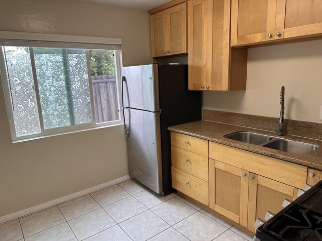 Building Photo - Remodeled 2 Bed/1 Bath unit in North Park w/ Private Yard!