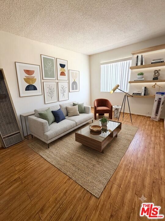 Building Photo - 815 S Ardmore Ave Unit 202
