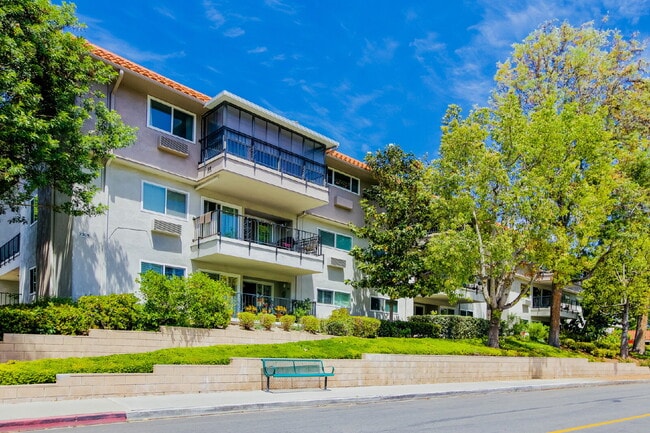 Photo - Spacious 3BD/3BA Condo with Enclosed Patio and Resort-style Amenities Unit 3H