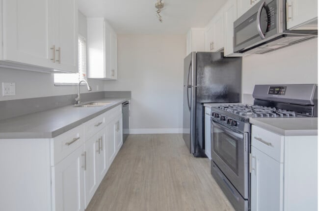 Quartz, Fridge, Dishwasher, Stove, Microwave - 3415 Plata St Condo Unit 1