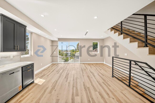 Photo - 227 N Burlington Ave