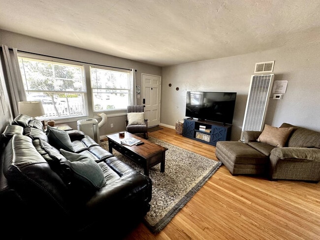 Building Photo - 7221 Vassar Ave Unit ID1388508P