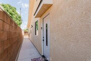 Photo - 16713 Devonshire St