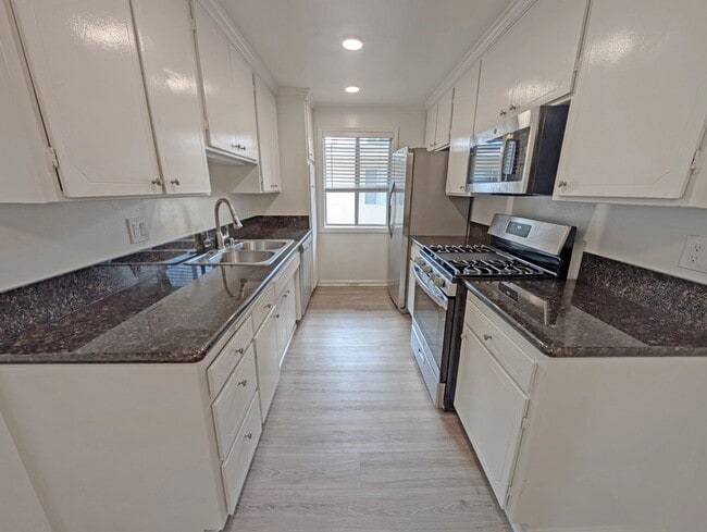 Photo - 1335 S Carmelina Ave Unit 202