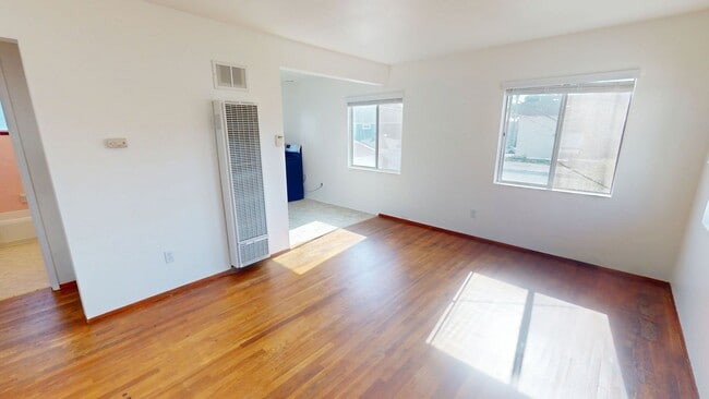 Building Photo - 855 C Ave Unit 2