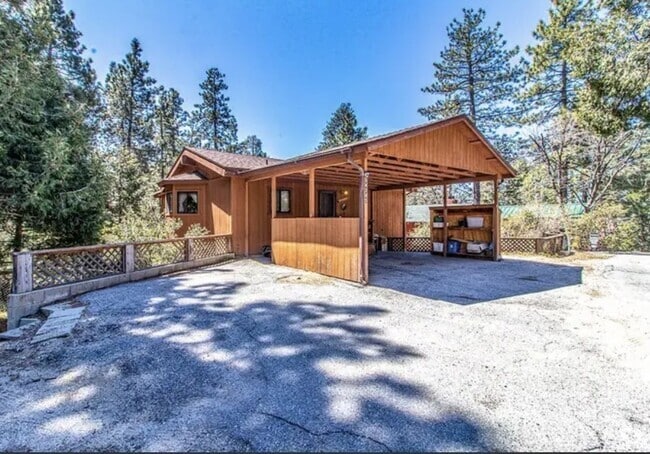Building Photo - Solar 3 Bd/ 2 Ba. Single-Family Home Rental