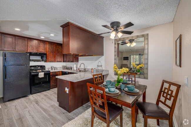 2BR, 2BA - 960SF - Dining Room - Country Club Villas